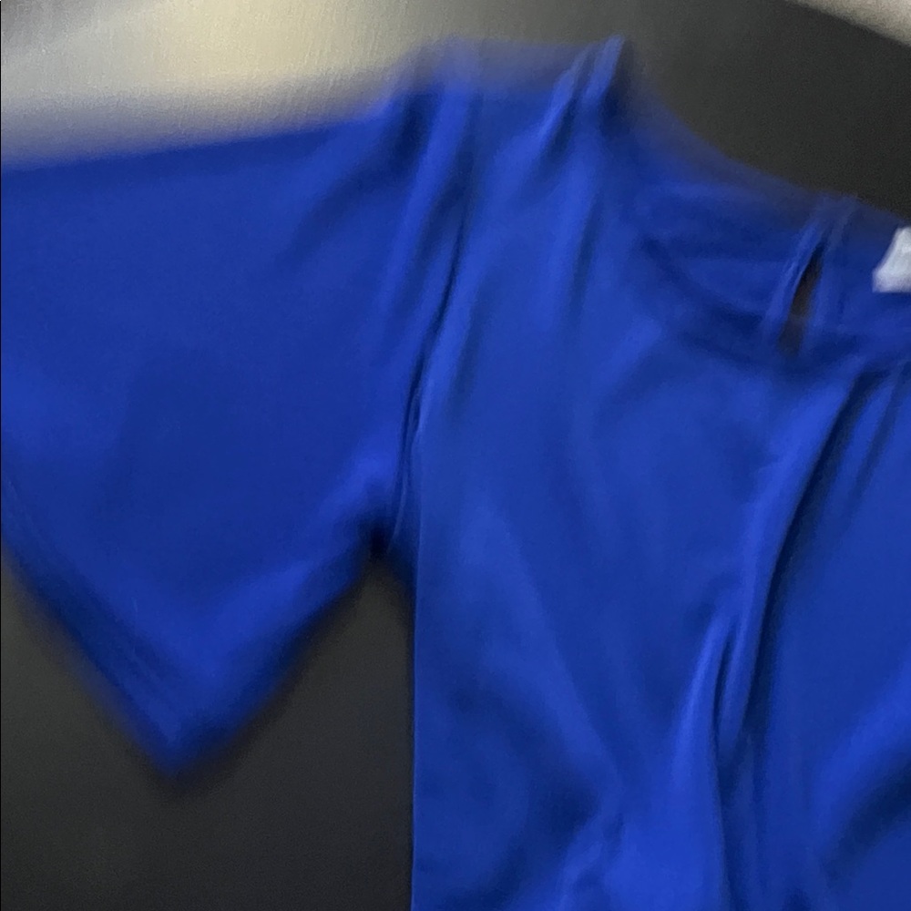💁‍♀️👚WOMENS  Royal Blue Women's Blouse new without tags 🏷️ - Picture 3 of 7